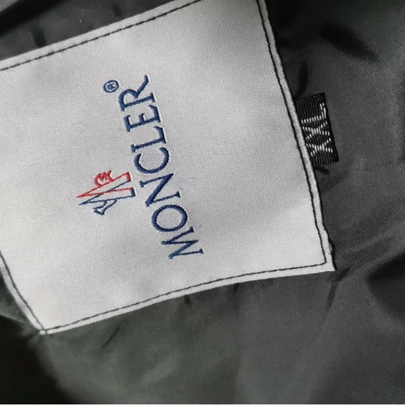 It's a Monclair maya puffer jacket brand new - Picture 3 of 3